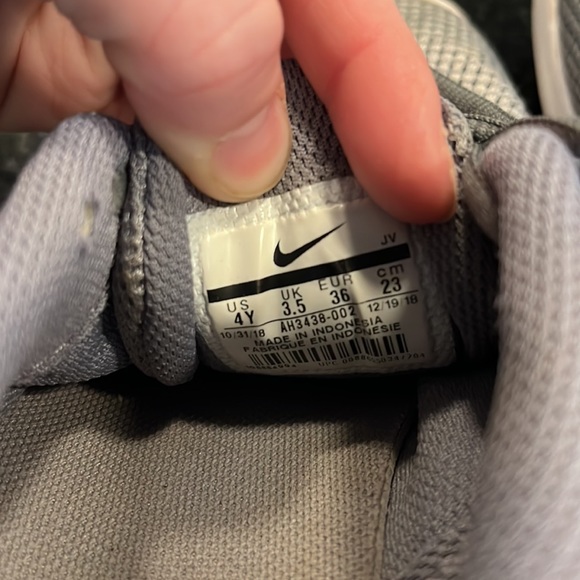 Nike flex run tennis shoes - Picture 5 of 10